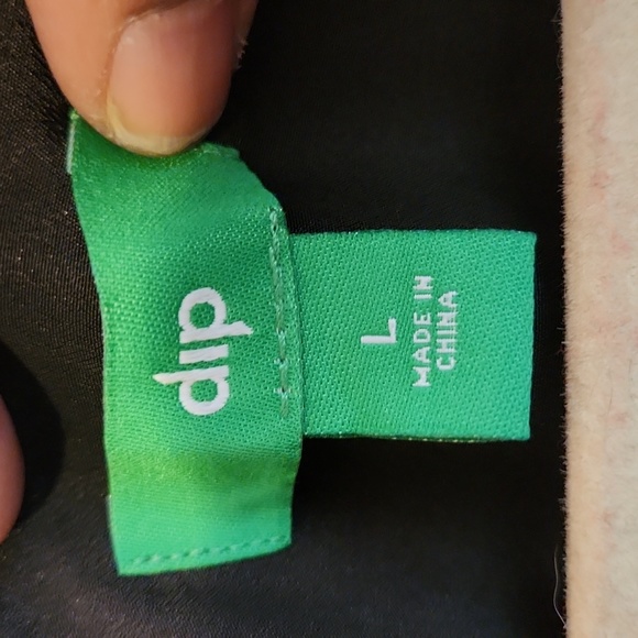 DIP SEQUIN OVERLAY TOP SIZE LARGE - Picture 2 of 3